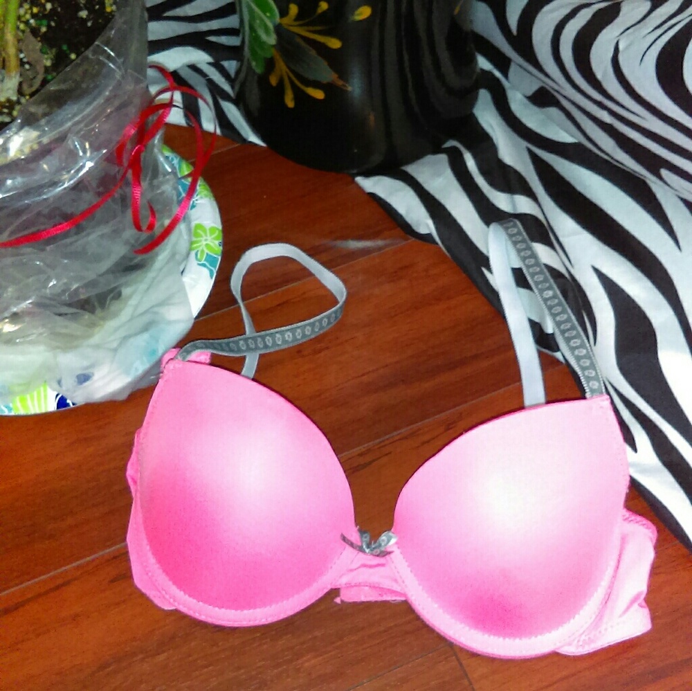 NWOT XOXO pink bra